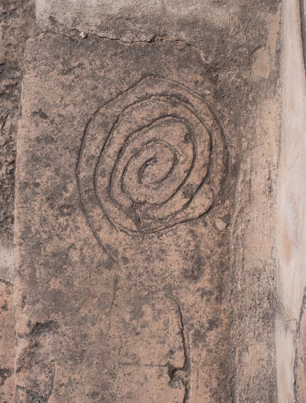Petrograbado en forma de espiral