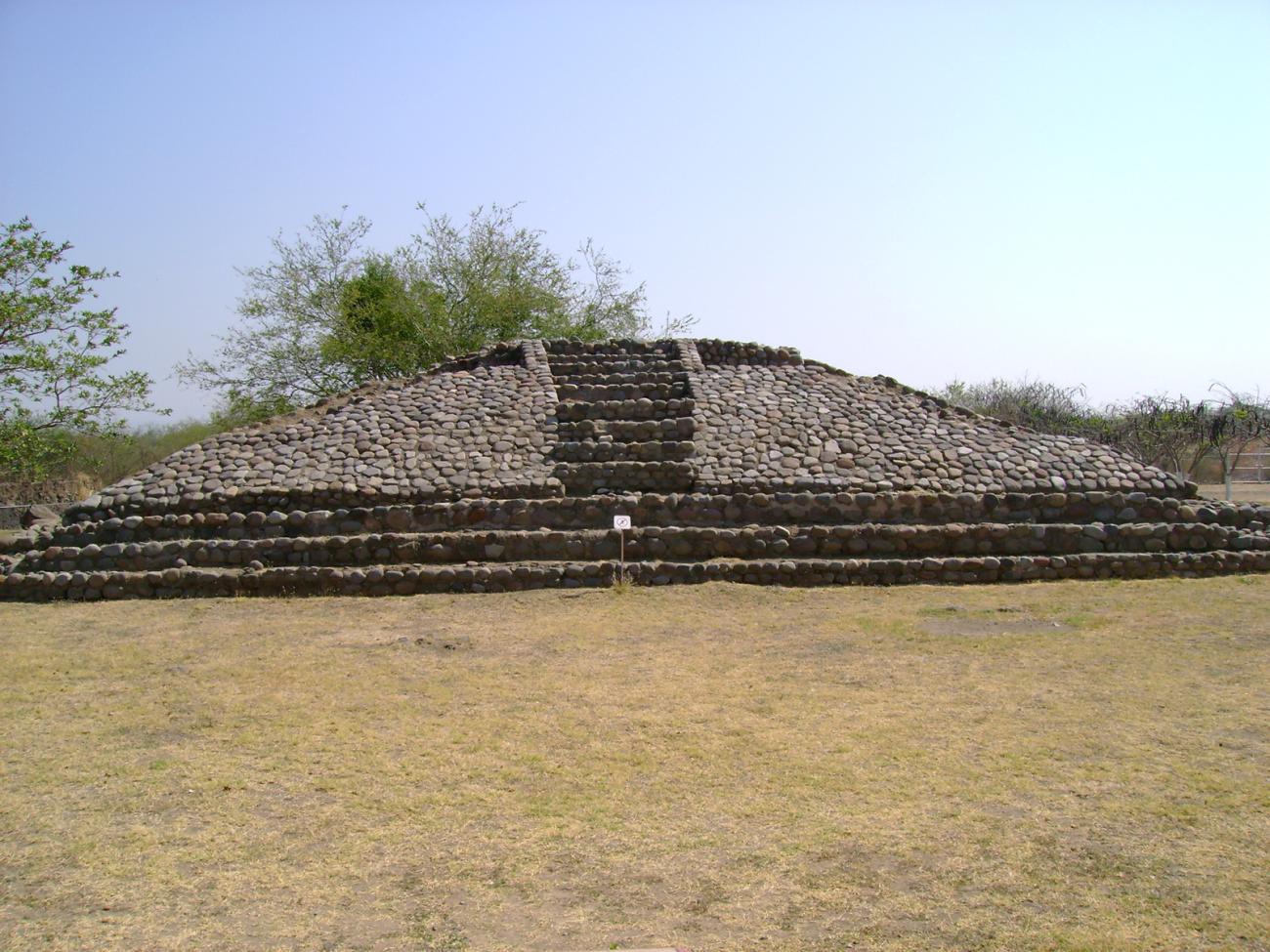 Adoratorio Piramidal Edificio E-2