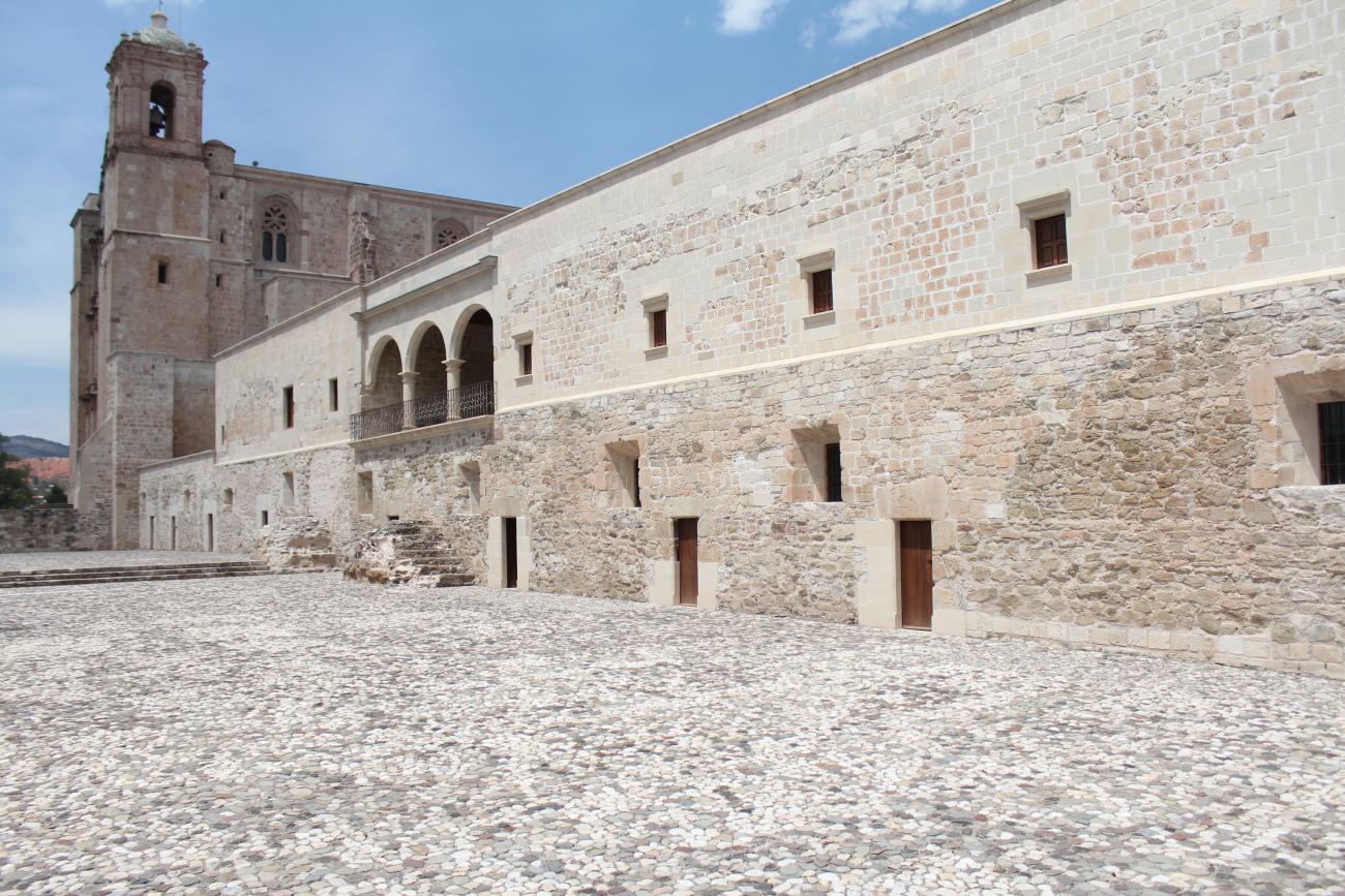 Fachada del conjunto conventual y templo