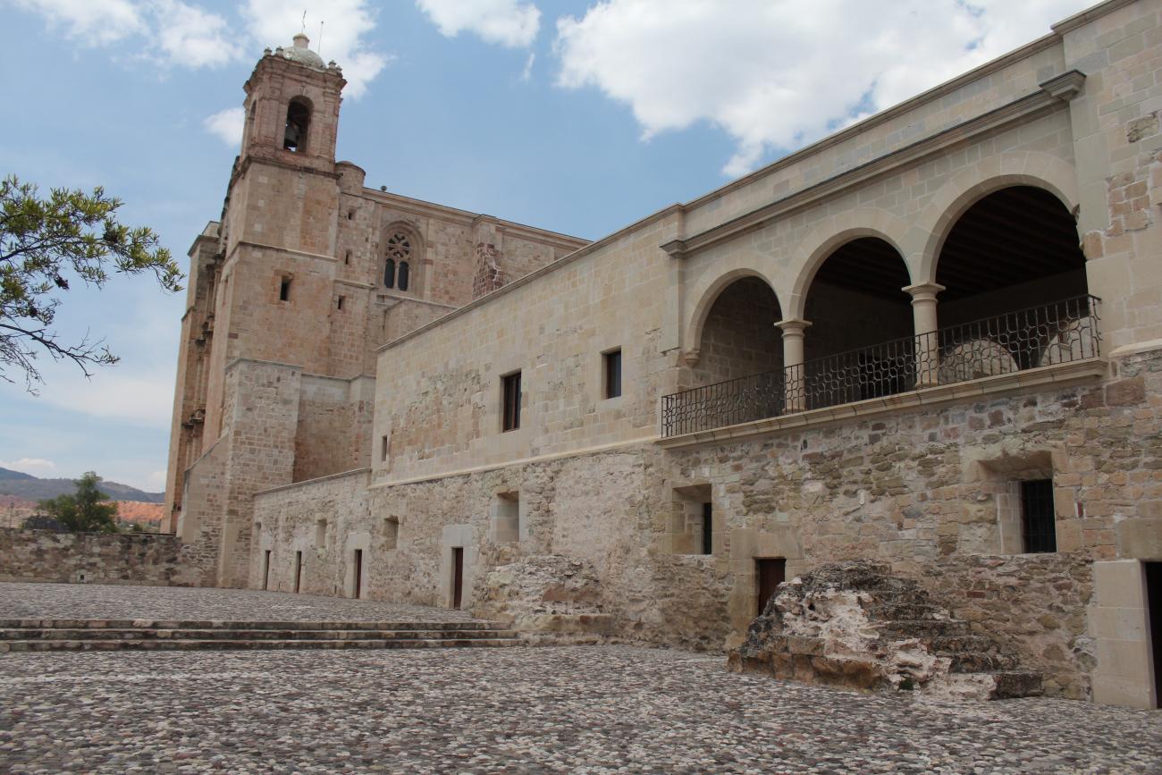 Fachada del conjunto conventual y templo