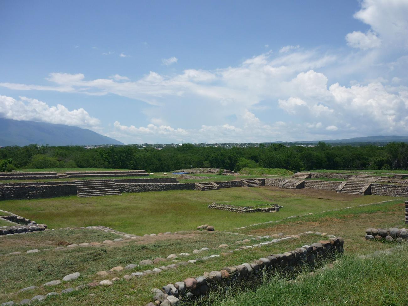 Plaza interna, Plataforma Oeste y Norte