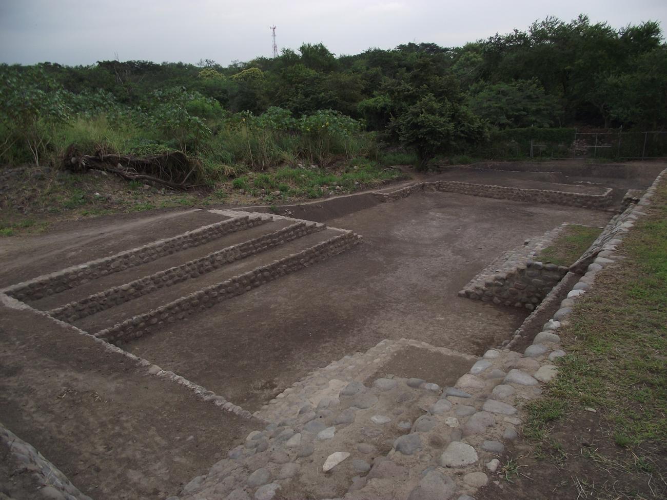 Plaza y lado norte de la Plataforma Norte