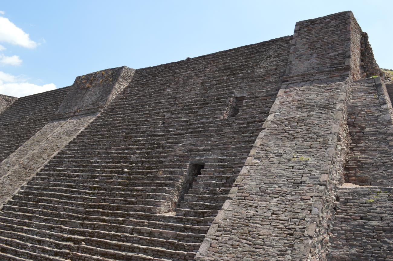 Templo Mayor de Tenayuca, escalera de la quinta etapa constructiva