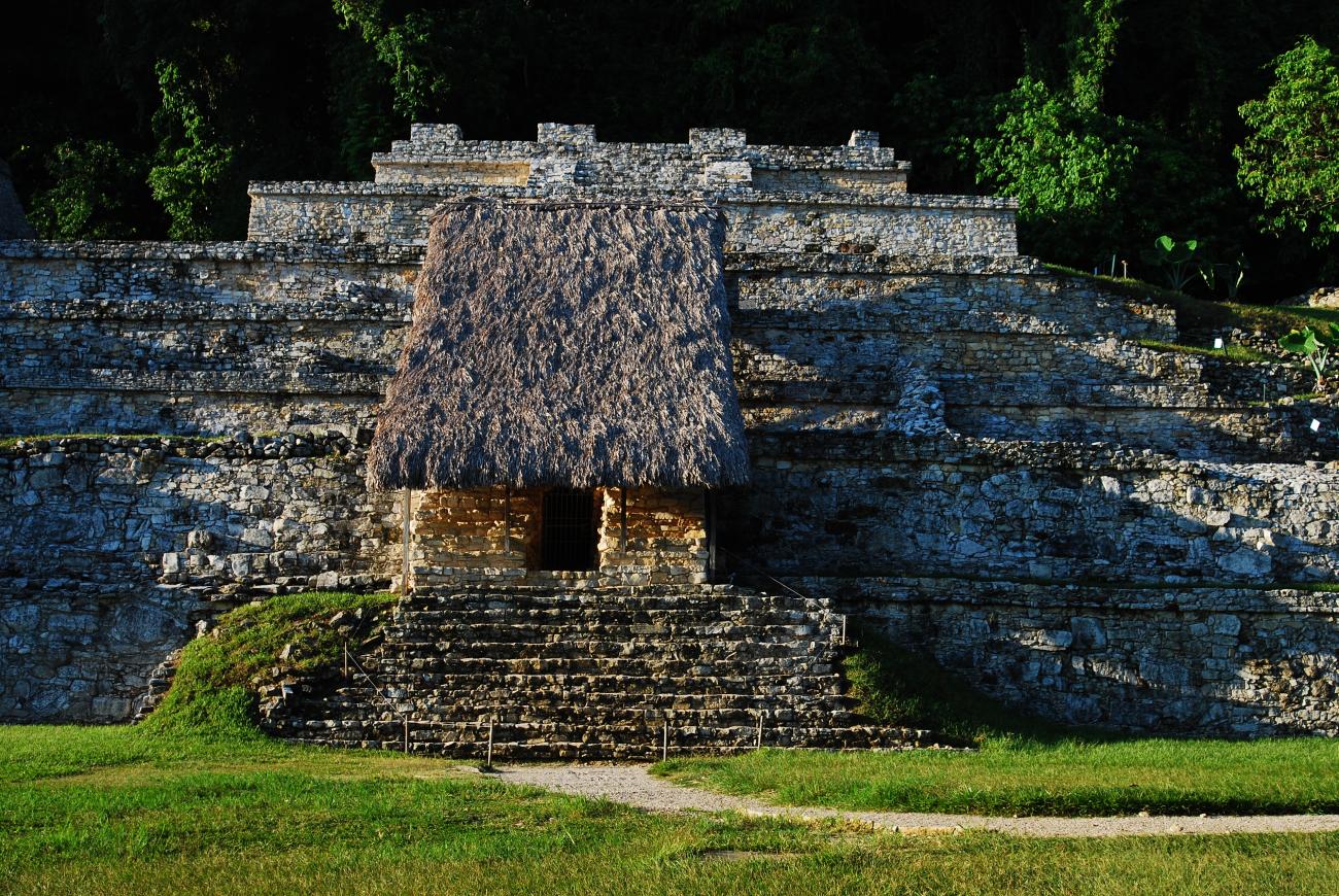 Tumba de la Reina Roja (Edificio XIII)