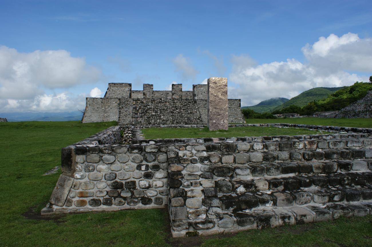 Plaza de la Estela de los Dos Glifos