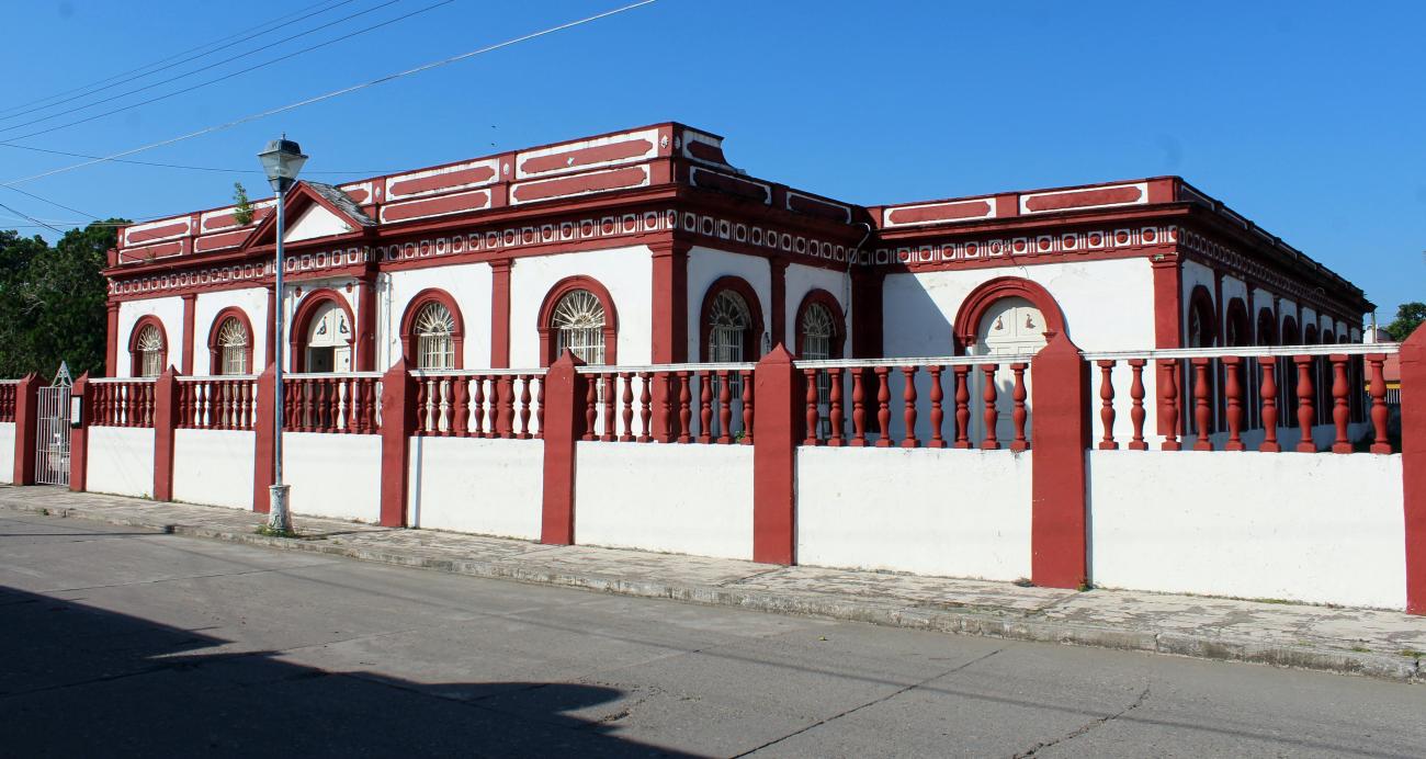 Escuela Primaria "Juan de la Luz Enríquez"