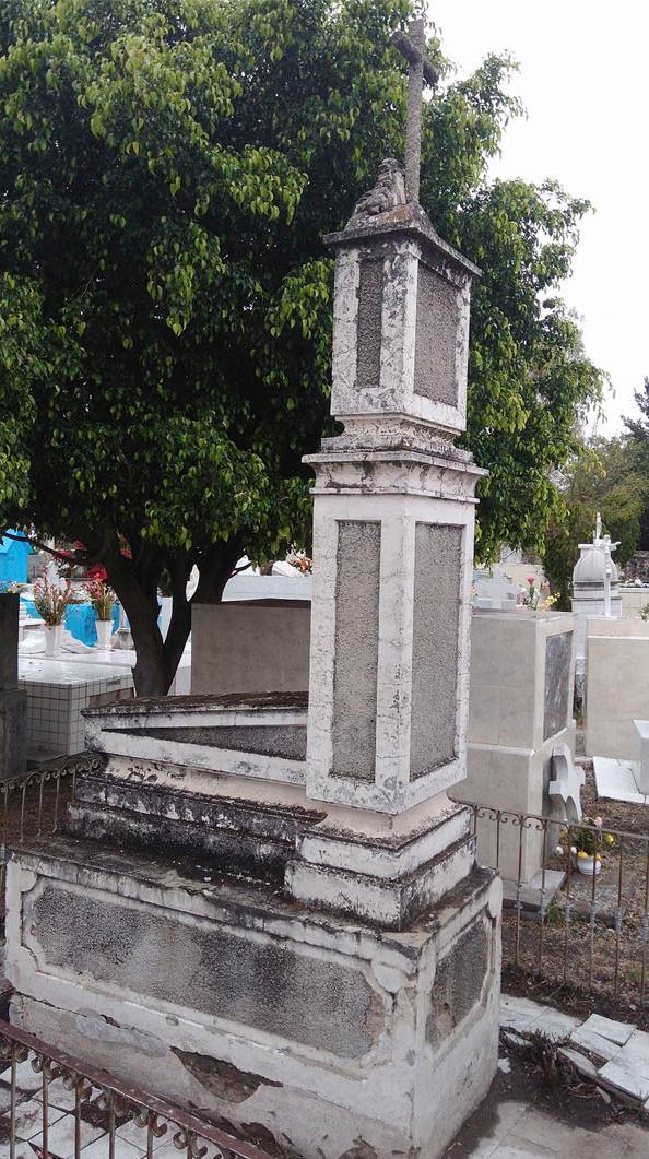 Sepulcro de Rafael Lira