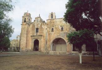 Monasterios del siglo XVI en las faldas del Volcán Popocatépetl