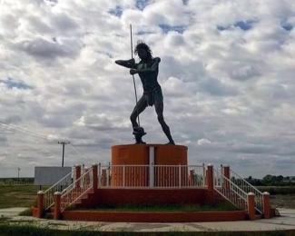 Escultura del pescador en San Francisco de Conchos