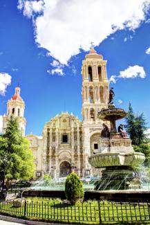 Plaza de Armas y Catedral de Santiago