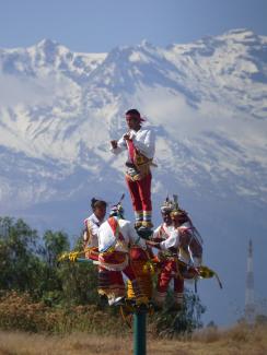 La ceremonia ritual de los Voladores