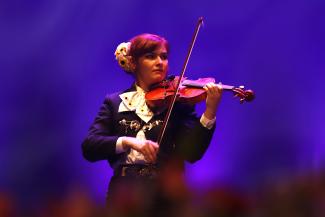 El Mariachi, música de cuerdas, canto y trompeta