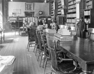 Personal y lectores en la biblioteca del Antiguo Museo Nacional