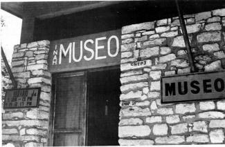 Primer museo a un lado del campamento