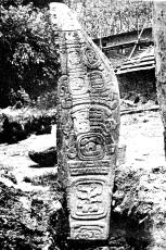 Fragmento de escultura con escritura prehispánica ca. 1960