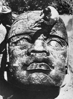 Cabeza colosal encontrada en San Lorenzo Tenochtitlan
