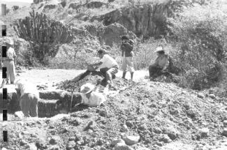 Trabajos de excavación en Yagul 1959
