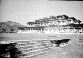 Edificio C de El Tajín Chico, vista general