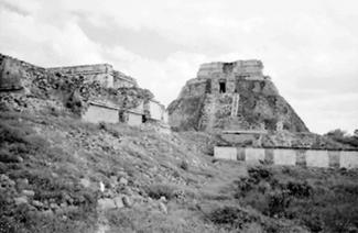 Panorámica de la Pirámide del Adivino