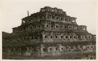 Pirámide de los nichos