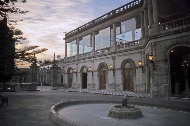 Pasear por un museo es como volar en las orillas del mundo