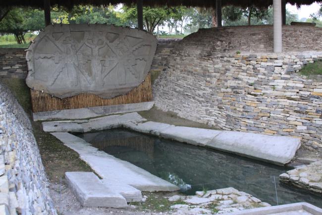 Monumento de la Sacerdotisa y manantial