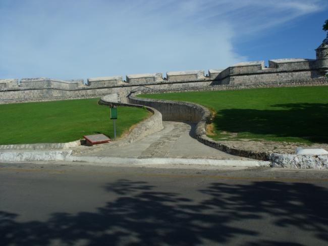 Camino sinuoso y glacis