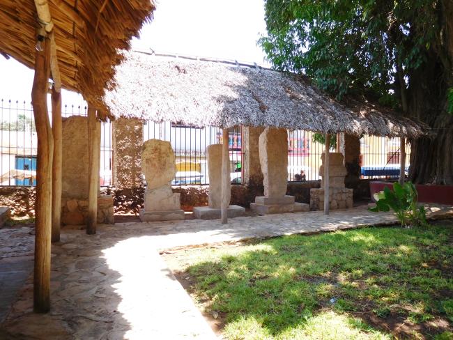 Patio del Museo de Arqueología Maya del Camino Real de Hecelchakán