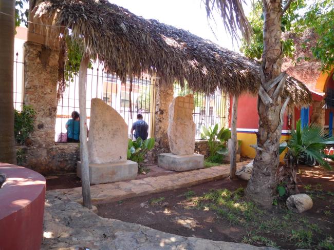 Patio del Museo de Arqueología Maya del Camino Real de Hecelchakán