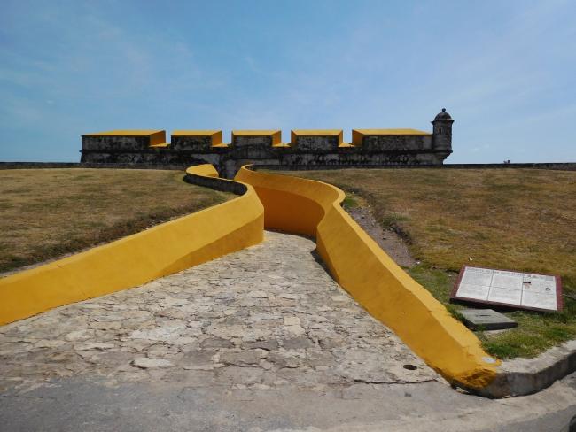 Camino sinuoso y glacis