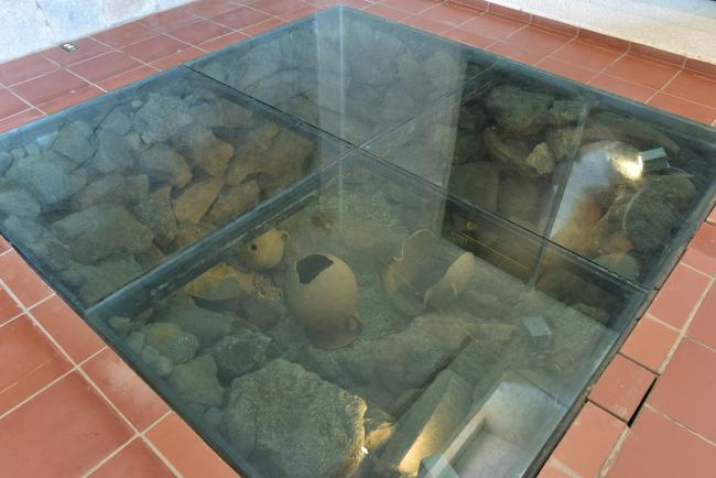 Cubo hipertextual y ofrendas en cuevas