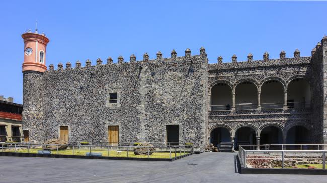 Torreón con reloj