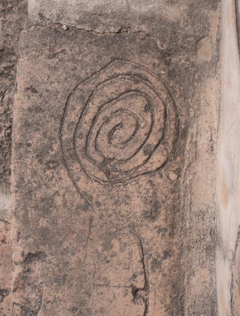 Petrograbado en forma de espiral