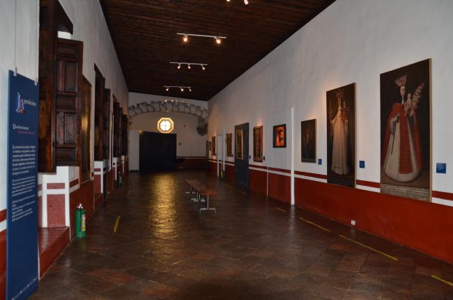 Monjas coronadas. Vida conventual femenina