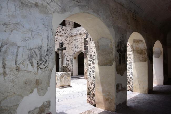 Claustro chico o "de La Cruz"