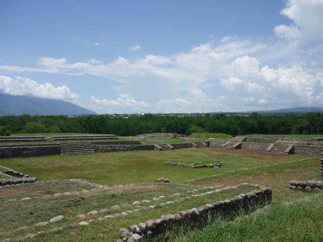 Plaza interna, Plataforma Oeste y Norte