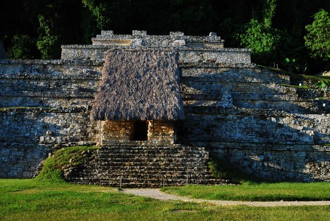Tumba de la Reina Roja (Edificio XIII)