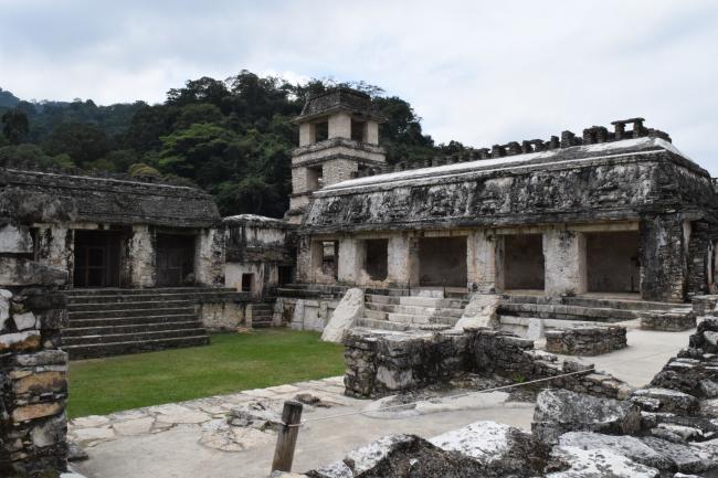 Patio de los Guerreros (Patio oeste)