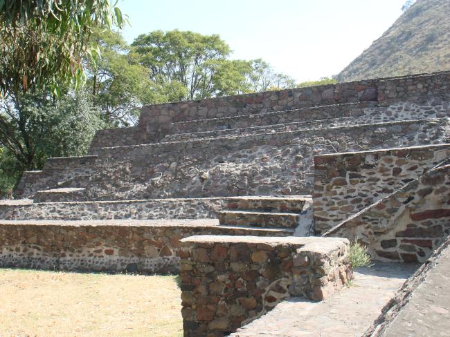 Basamento piramidal