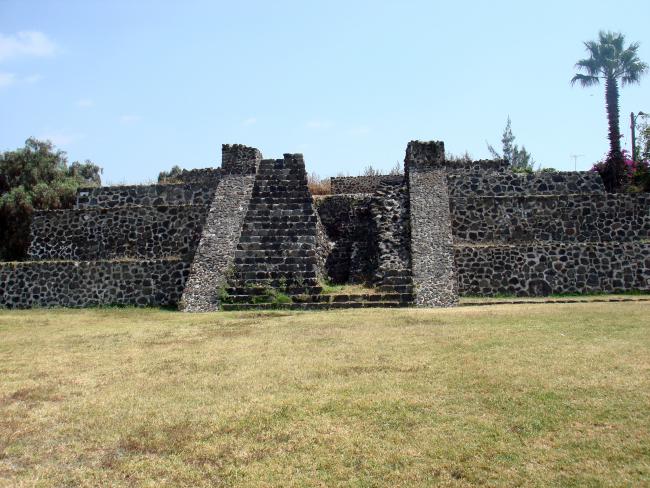 Basamento piramidal