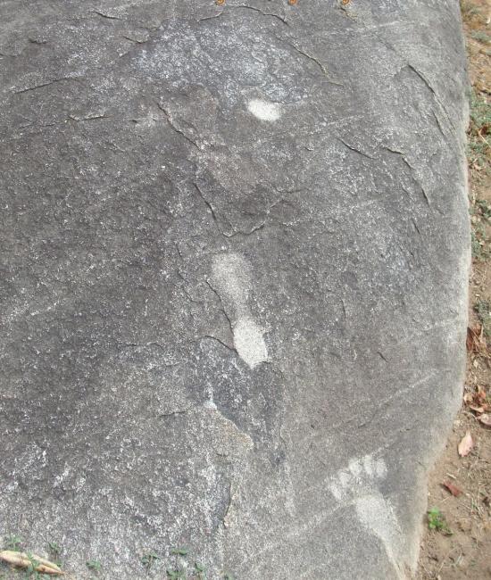 Piedra de los Pies Pintados