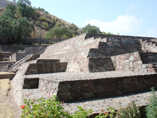 Basamento piramidal