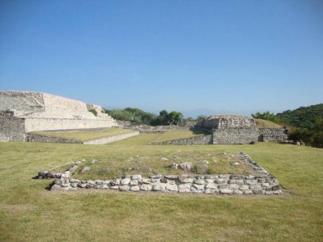 Juego de Pelota Este