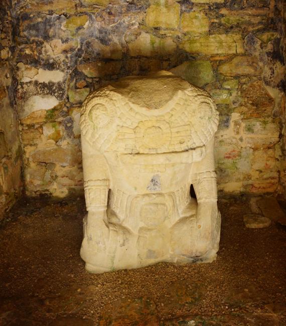 Escultura de pájaro jaguar