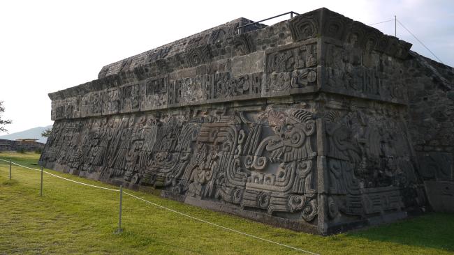 Fachada Norte del Templo de las Serpientes Emplumadas