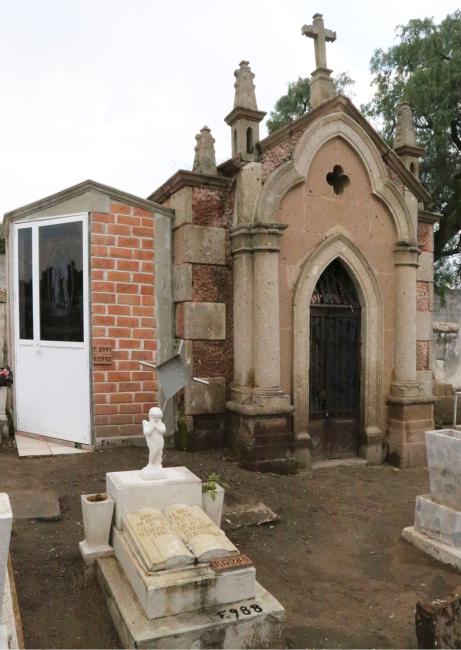 Sepulcro de María Aguirre