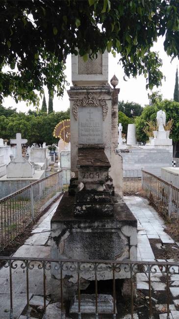 Sepulcro de Rafael Lira