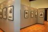 Lado izquierdo con mamparas para exposición temporal