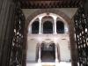 Dos patios (principal y lateral, lado derecho)